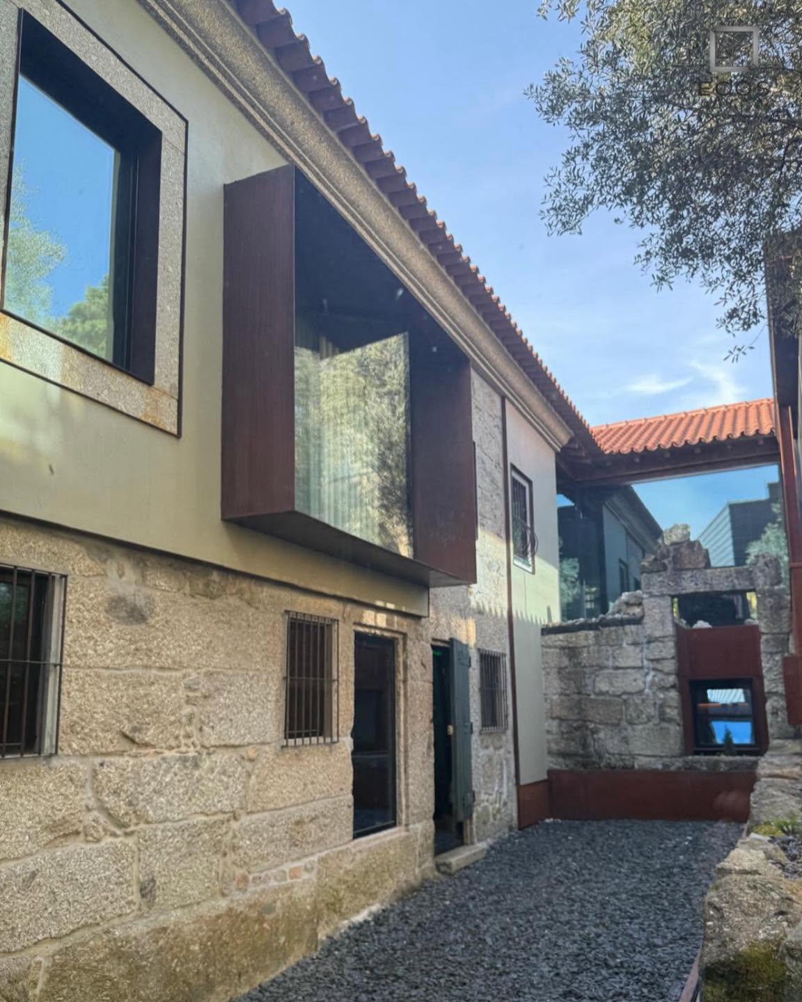 Trabalho de serralharia realizado numa habitação pela ECOS